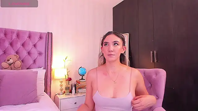 natashaleightt online show from March 1, 7:04 pm