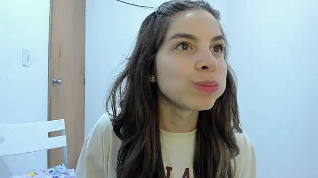Snapshot of jessyegoldenn chatting on April 9, 12:32 am jessyegoldenn online show from April 9, 12:32 am