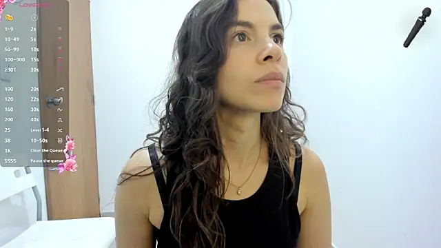Snapshot of jessyegoldenn chatting on April 11, 9:19 pm jessyegoldenn online show from April 11, 9:19 pm
