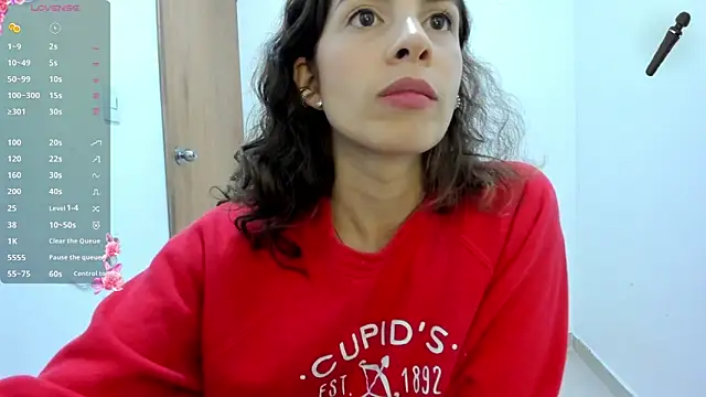 Snapshot of jessyegoldenn chatting on April 15, 7:58 pm jessyegoldenn online show from April 15, 7:58 pm
