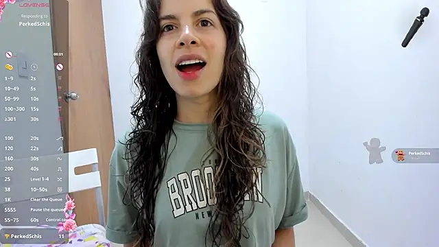 Snapshot of jessyegoldenn chatting on April 17, 1:14 pm jessyegoldenn online show from April 17, 1:14 pm