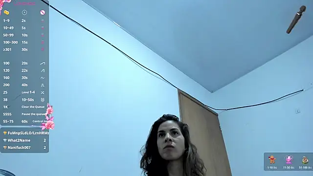 Snapshot of jessyegoldenn chatting on April 21, 2:51 am jessyegoldenn online show from April 21, 2:51 am
