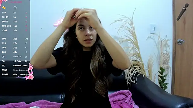 Snapshot of jessyegoldenn chatting on May 19, 12:55 pm jessyegoldenn online show from May 19, 12:55 pm