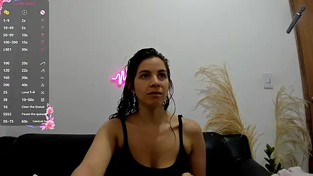 Snapshot of jessyegoldenn chatting on June 6, 4:55 pm jessyegoldenn online show from June 6, 4:55 pm