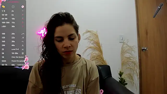 Snapshot of jessyegoldenn chatting on June 11, 3:10 pm jessyegoldenn online show from June 11, 3:10 pm