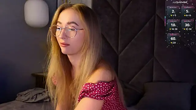 VictoriaLights online show from December 5, 6:11 am