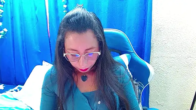 Snapshot of Gia_leinn chatting on April 24, 9:28 pm Gia leinn online show from April 24, 9:28 pm