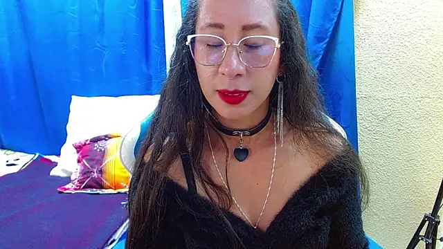 Snapshot of Gia_leinn chatting on June 6, 10:25 pm Gia leinn online show from June 6, 10:25 pm