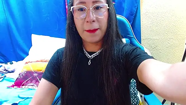 Snapshot of Gia_leinn chatting on June 12, 7:02 pm Gia leinn online show from June 12, 7:02 pm