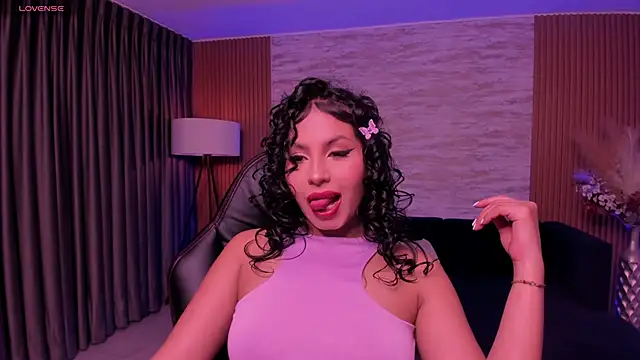 Snapshot of hannah_thomson_ chatting on October 2, 3:24 am hannah thomson online show from October 2, 3:24 am