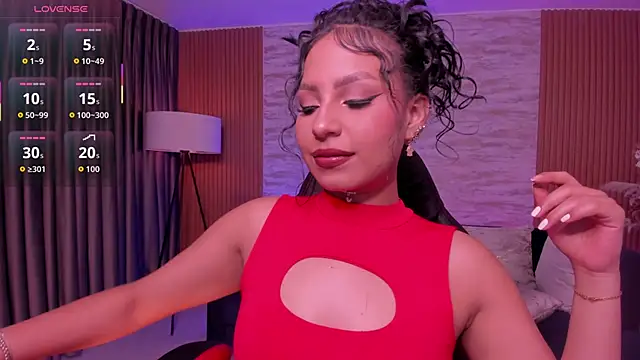 Snapshot of hannah_thomson_ chatting on October 29, 4:37 am hannah thomson online show from October 29, 4:37 am