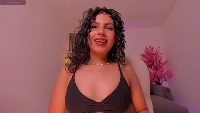 Snapshot of hannah_thomson_ chatting on November 25, 3:17 am hannah thomson online show from November 25, 3:17 am