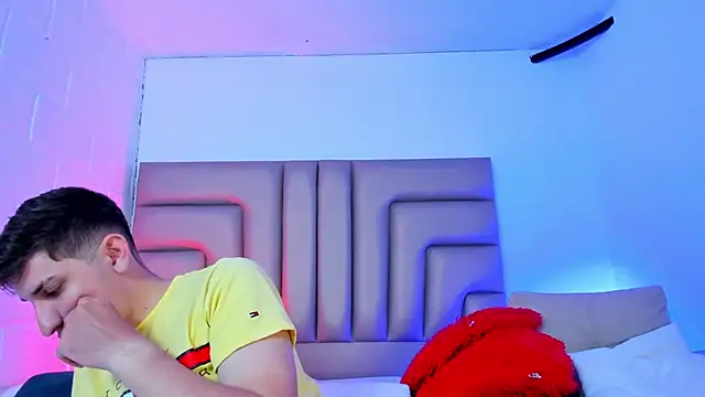 Snapshot of BonnieeAndClyde chatting on September 22, 4:20 pm BonnieeAndClyde online show from September 22, 4:20 pm