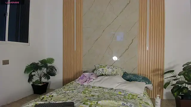 flor herrera01 online show from July 17, 2:51 am