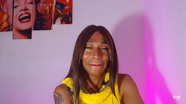 red veltet online show from October 4, 3:10 pm