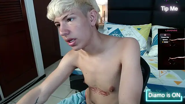 Snapshot of matteo_foxx chatting on March 4, 7:01 pm matteo foxx online show from March 4, 7:01 pm