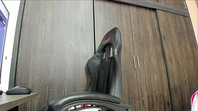 Snapshot of ava-am chatting on March 9, 9:57 am ava-am online show from March 9, 9:57 am