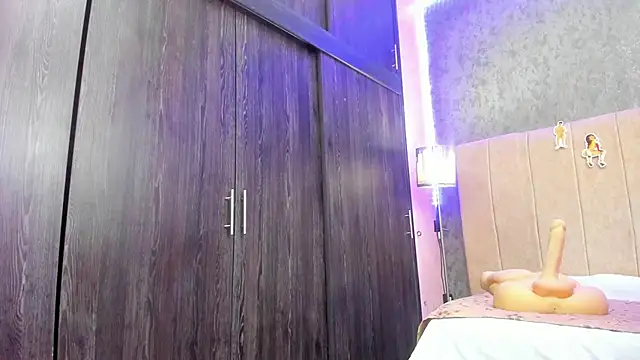 Snapshot of ava-am chatting on November 13, 3:16 am ava-am online show from November 13, 3:16 am