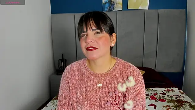 Snapshot of laura_hotties chatting on October 8, 1:20 pm laura hotties online show from October 8, 1:20 pm