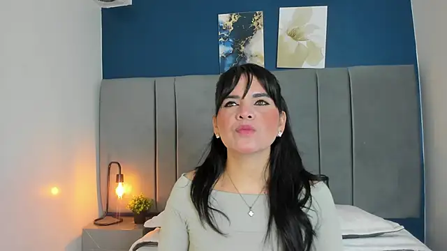 Snapshot of laura_hotties chatting on October 24, 1:07 pm laura hotties online show from October 24, 1:07 pm