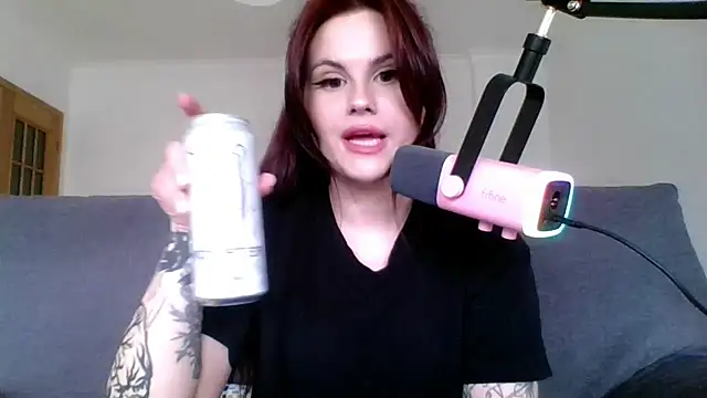 Della Ideal online show from March 2, 4:10 pm