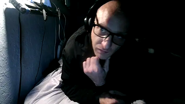 Snapshot of PornStro921 chatting on October 30, 8:20 pm PornStro921 online show from October 30, 8:20 pm