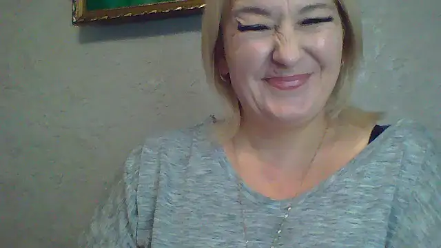 ArielXLoveresss online show from October 16, 3:02 pm