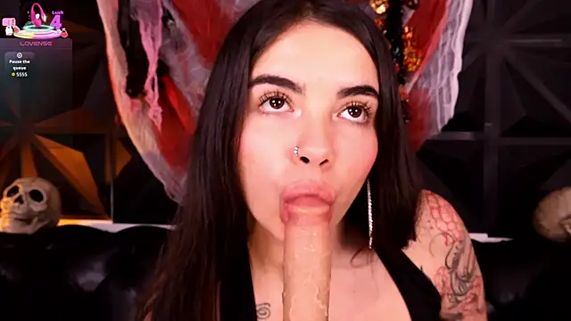 Snapshot of DaphneGlas chatting on October 16, 1:01 pm DaphneGlas online show from October 16, 1:01 pm