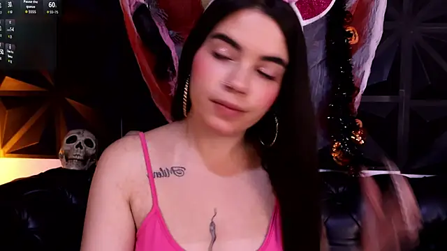 Snapshot of DaphneGlas chatting on October 22, 12:49 pm DaphneGlas online show from October 22, 12:49 pm