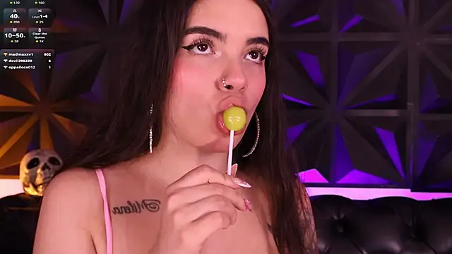 Snapshot of DaphneGlas chatting on October 29, 1:02 pm DaphneGlas online show from October 29, 1:02 pm