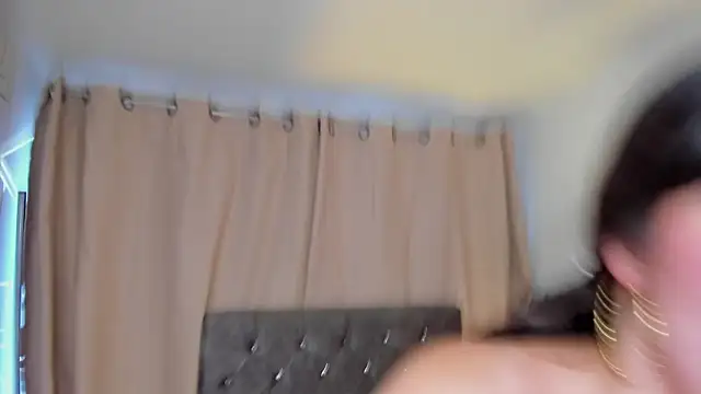 DaphneGlas online show from January 31, 7:11 pm