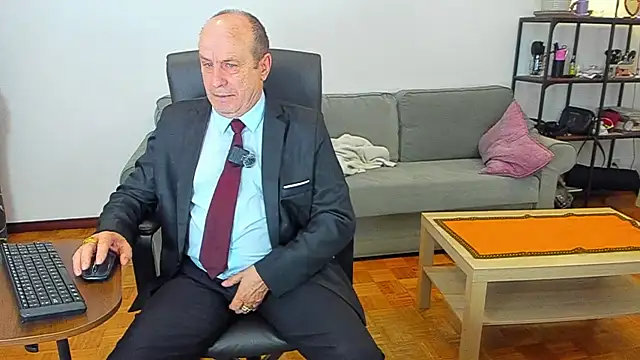 Snapshot of masterboy50 chatting on October 26, 4:24 pm masterboy50 online show from October 26, 4:24 pm