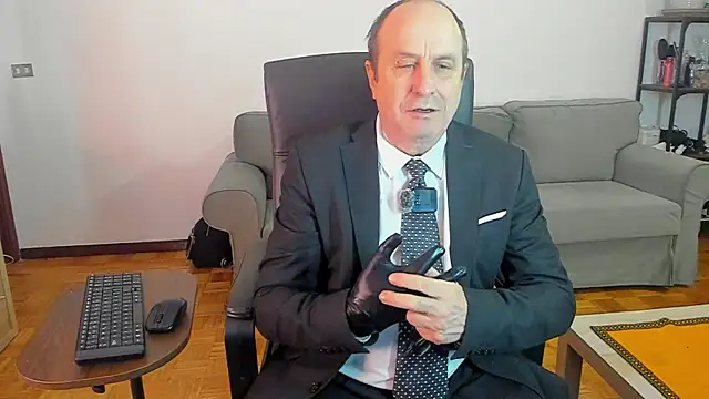 Snapshot of masterboy50 chatting on November 27, 7:27 pm masterboy50 online show from November 27, 7:27 pm