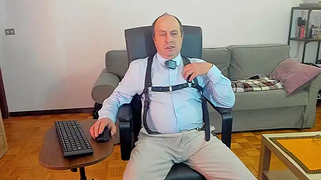 Snapshot of masterboy50 chatting on November 28, 4:09 pm masterboy50 online show from November 28, 4:09 pm