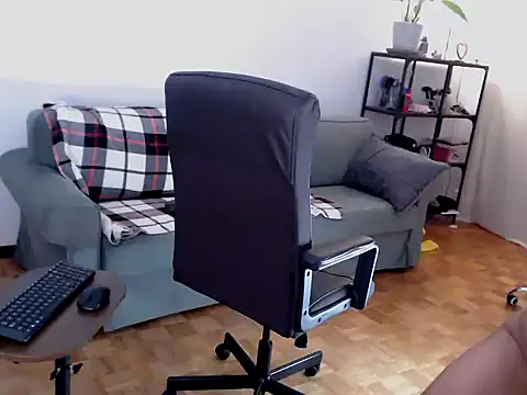 Snapshot of masterboy50 chatting on December 13, 8:04 pm masterboy50 online show from December 13, 8:04 pm