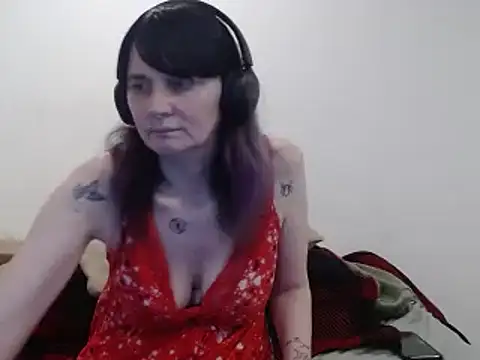 Snapshot of Hotmodel1984 chatting on April 15, 2:51 am Hotmodel1984 online show from April 15, 2:51 am
