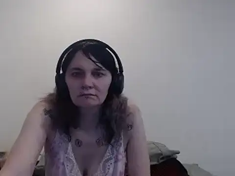 Snapshot of Hotmodel1984 chatting on April 20, 6:20 pm Hotmodel1984 online show from April 20, 6:20 pm