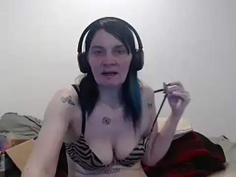 Snapshot of Hotmodel1984 chatting on June 3, 2:47 am Hotmodel1984 online show from June 3, 2:47 am