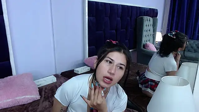 Snapshot of LeaMoreau_ chatting on March 16, 9:38 am LeaMoreau online show from March 16, 9:38 am