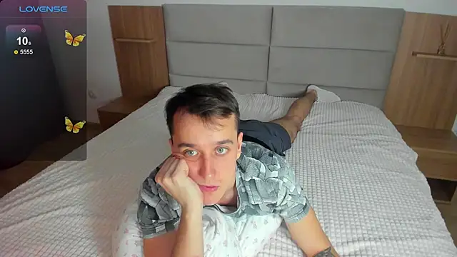 Snapshot of your_super_hero chatting on February 24, 6:26 pm your super hero online show from February 24, 6:26 pm