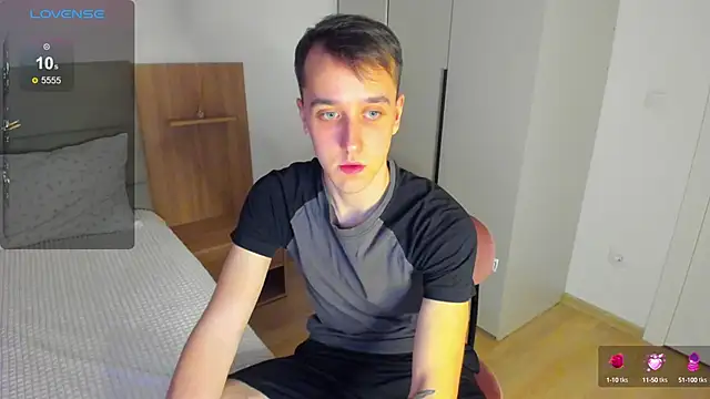 Snapshot of your_super_hero chatting on February 26, 2:36 pm your super hero online show from February 26, 2:36 pm