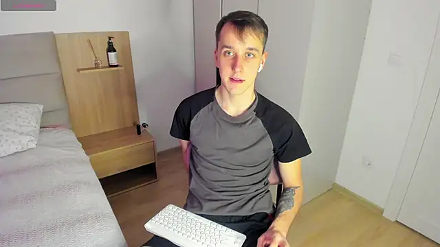 Snapshot of your_super_hero chatting on February 27, 8:28 am your super hero online show from February 27, 8:28 am