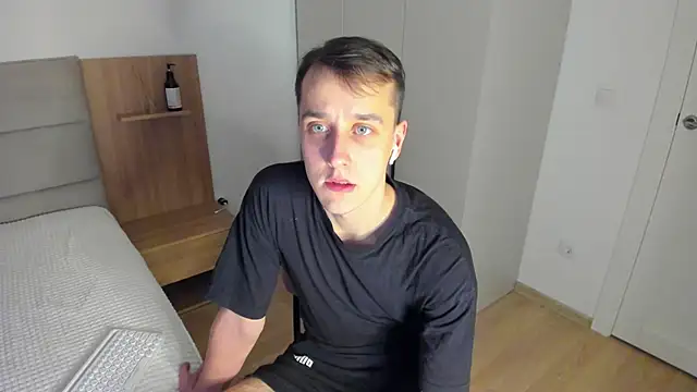 Snapshot of your_super_hero chatting on March 2, 3:27 pm your super hero online show from March 2, 3:27 pm