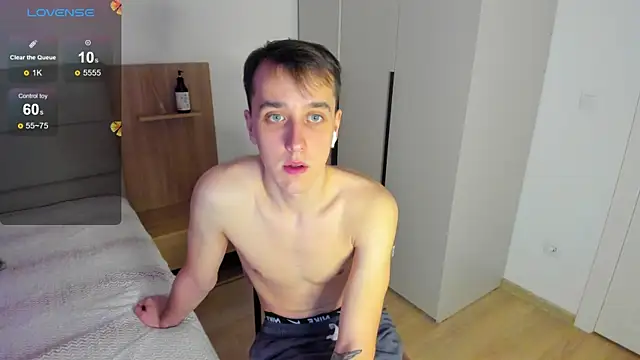 Snapshot of your_super_hero chatting on March 5, 3:40 am your super hero online show from March 5, 3:40 am