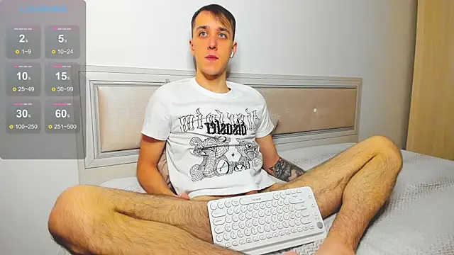 Snapshot of your_super_hero chatting on December 3, 4:42 am your super hero online show from December 3, 4:42 am