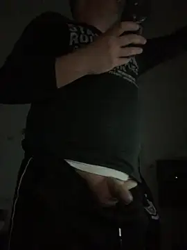 Snapshot of Mike8523 chatting on February 17, 6:36 pm Mike8523 online show from February 17, 6:36 pm