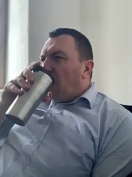 Snapshot of Mike8523 chatting on February 28, 6:47 am Mike8523 online show from February 28, 6:47 am