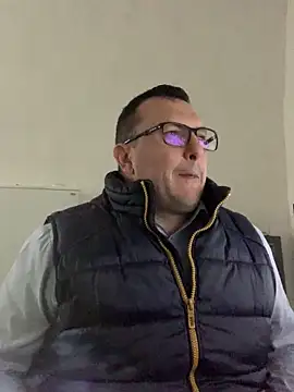 Snapshot of Mike8523 chatting on March 30, 5:19 am Mike8523 online show from March 30, 5:19 am