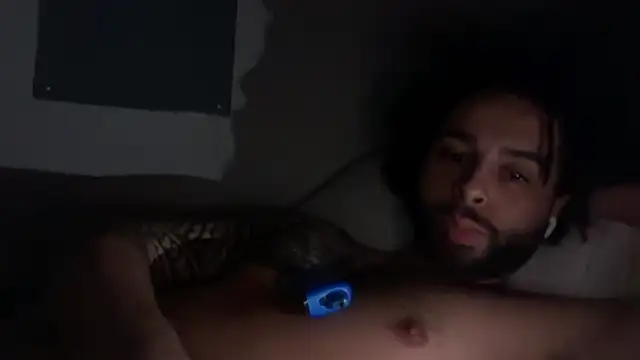 Snapshot of bones4000 chatting on February 17, 3:14 am bones4000 online show from February 17, 3:14 am