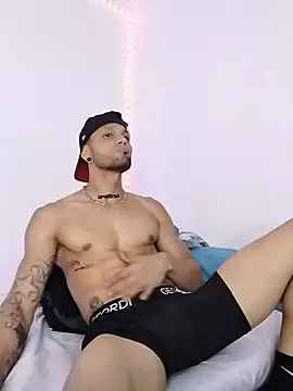 Snapshot of morenosiam chatting on February 25, 3:27 am morenosiam online show from February 25, 3:27 am